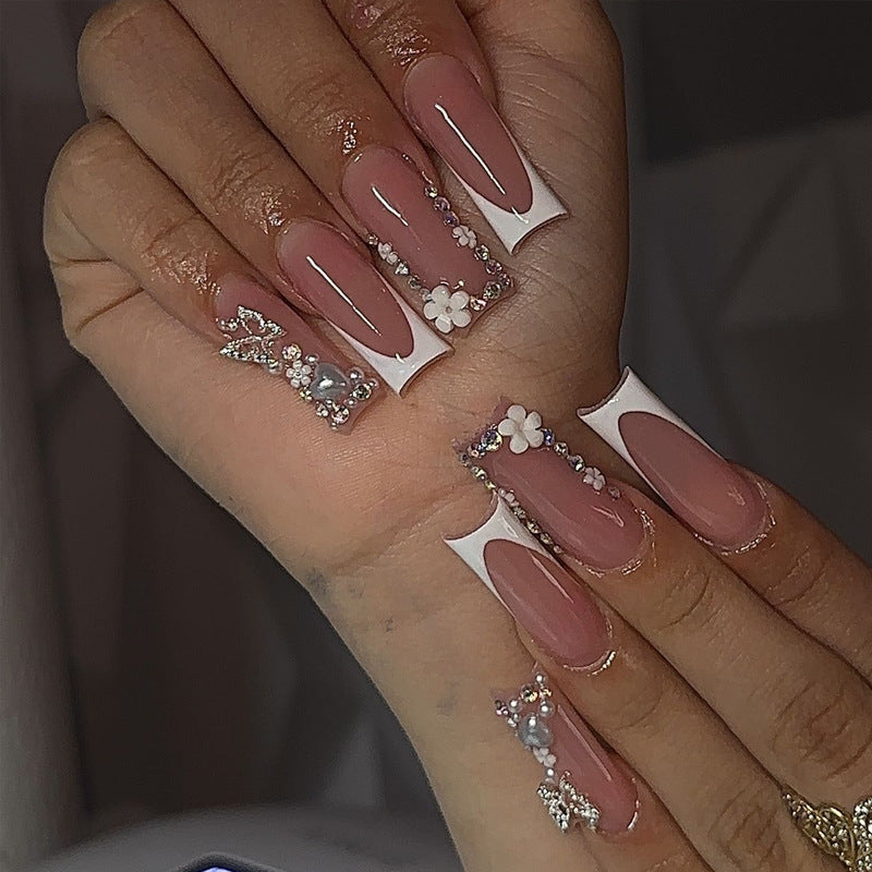 Dekoratives Acryl Press-On Nagelset mit Strass- und Blumenakzenten Karnz