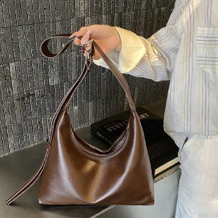 Weiche Leder Minimalistische Hobo-Tasche Karnz