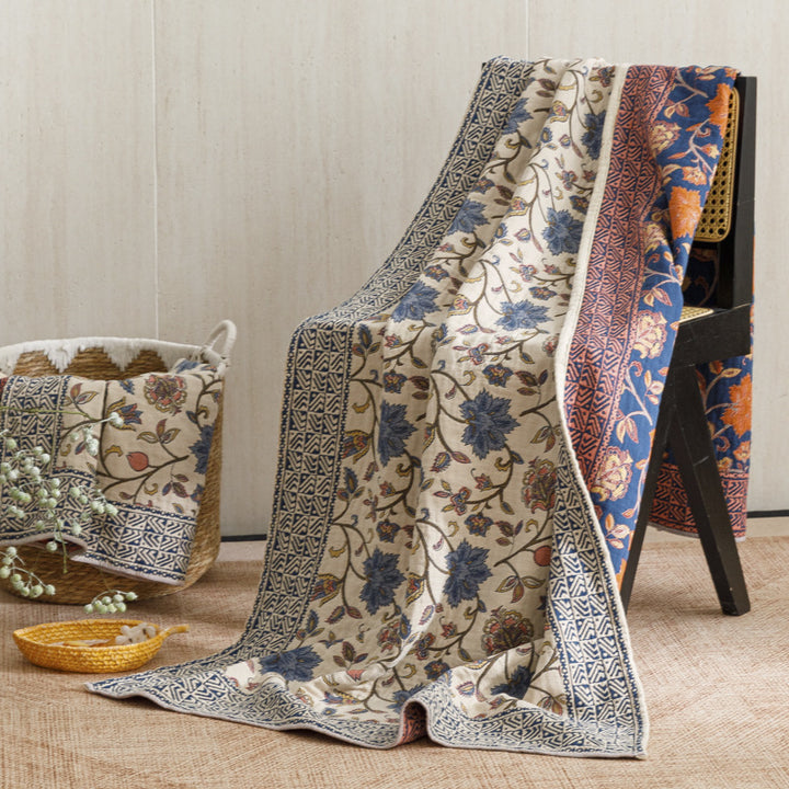Umkehrbare gesteppt Kantha-Wurfdecke mit floralem Blockdruck