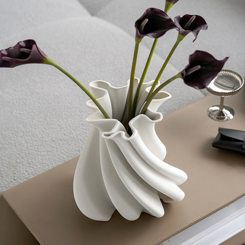 Künstlerische wellenförmige dekorative Vase