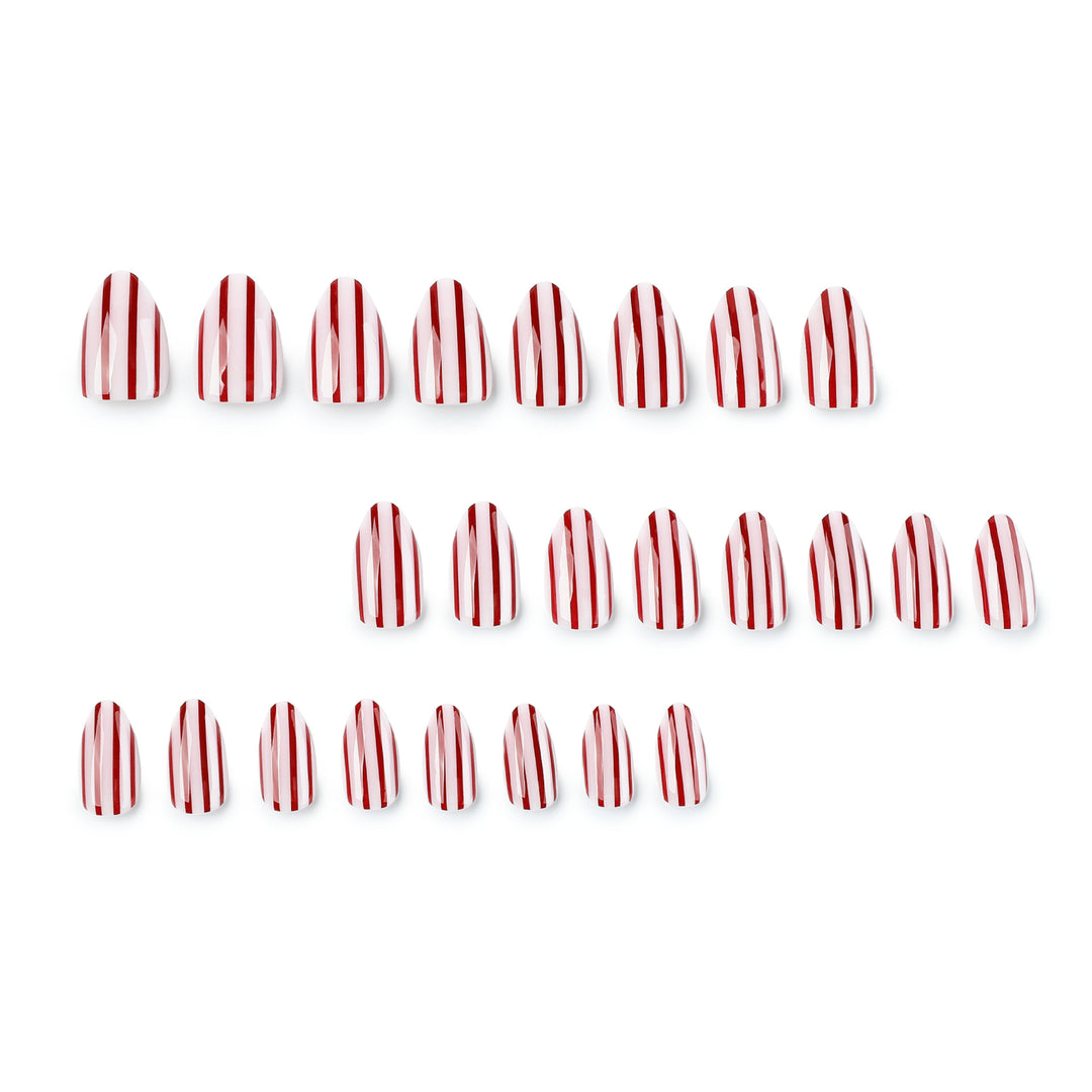 Kunstvolle Nailart mit gestreiftem Design Karnz