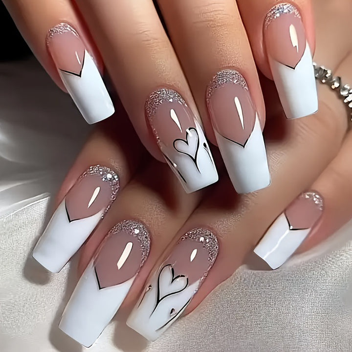 Elegantes Herzdesign Nagelkunst