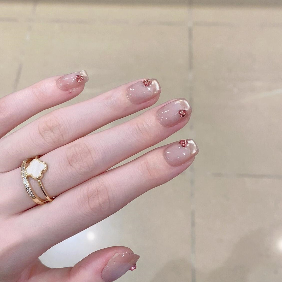 Kunstnägel mit Eleganten Glitzerdetails Karnz