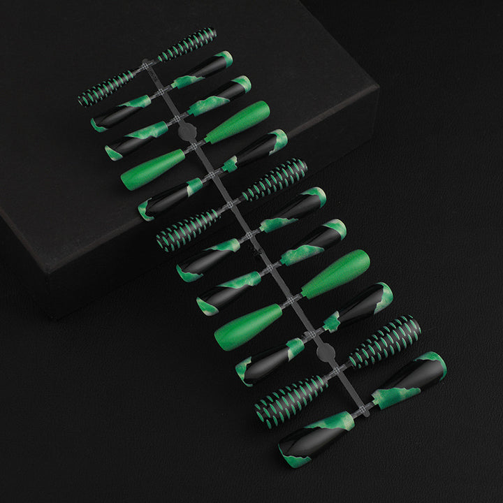 Kunstnägel im eleganten Design mit modernem Farbenspiel Karnz