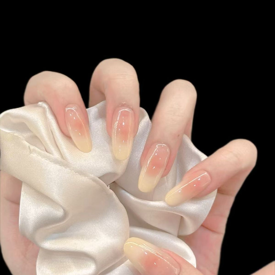 Künstlerisch thematisches Press-On Nageldesign Karnz