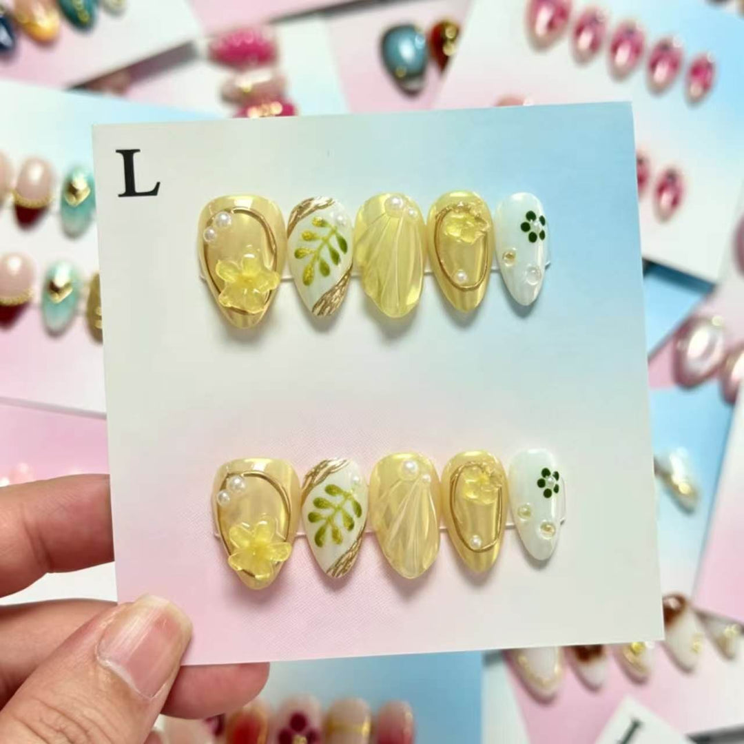 Dekoratives Handgefertigtes Press-On Nagelkunstset mit von Strand inspirierten Designs