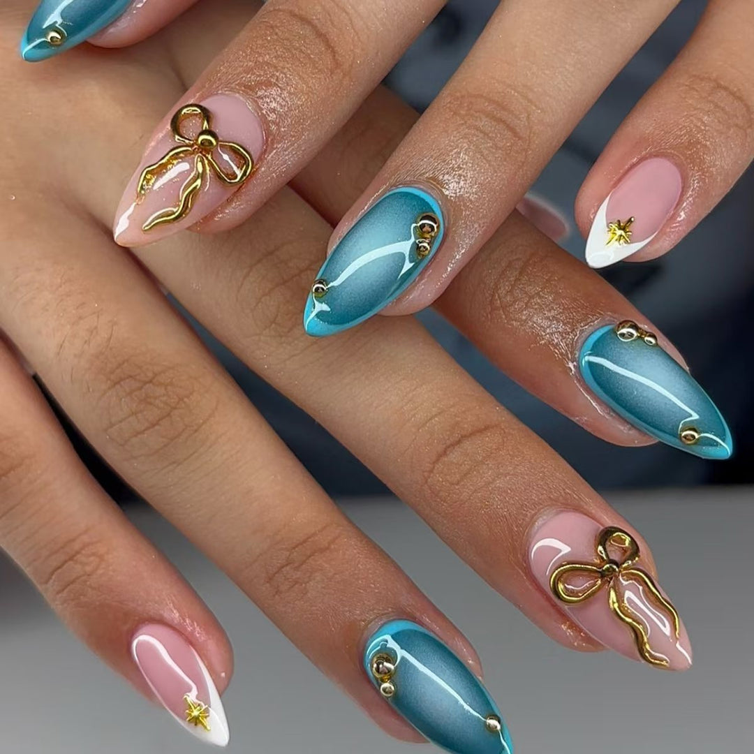 Künstlerisches Stiletto-Nagelkunst-Set mit Goldakzenten Karnz