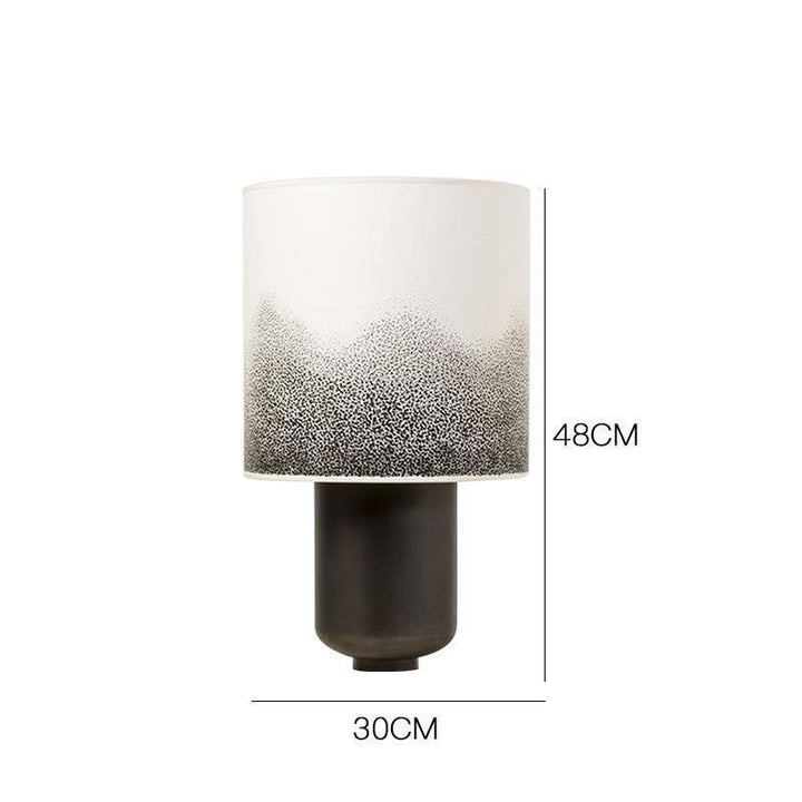 Moderne Tischlampe mit künstlerischem Schirm