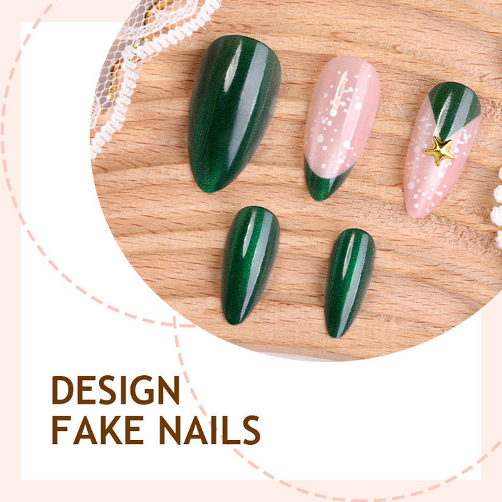 Kunstnagelset mit festlichem Weihnachtsmotiv und Glitzerakzenten Karnz