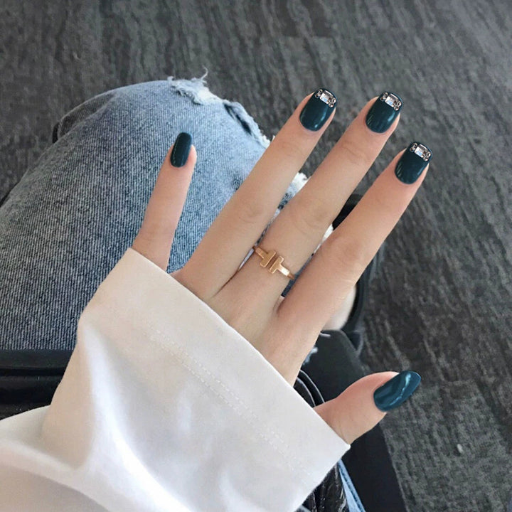 Chic Press-On-Nagelspitzen mit Strass-Akzenten