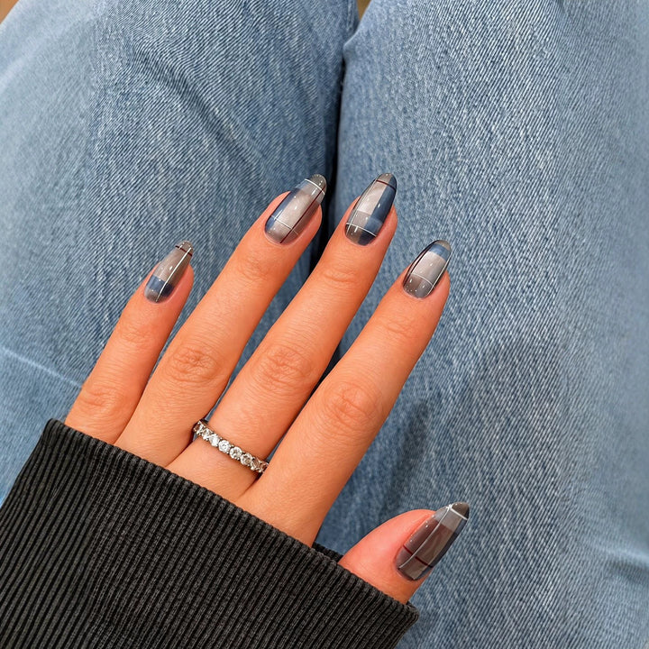 Stylische geometrische Nagelkunstverlängerungen Karnz