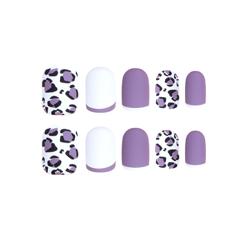 Glamouröse Nagelkunst mit eleganten Leopardenmotiven und Farbverlauf Karnz