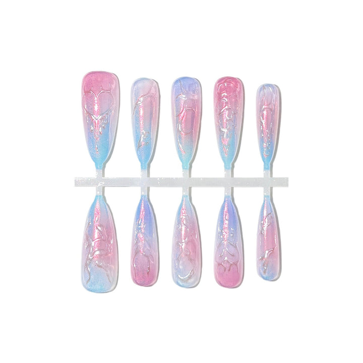 Künstlerisches Press-On-Nagelset mit irisierenden Details