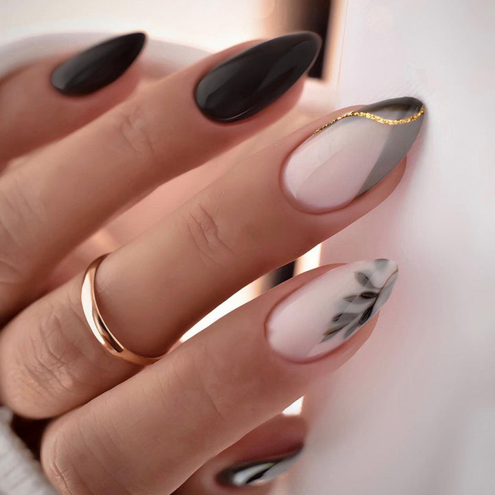Künstliche Nagelkunst mit kreativem 3D-Design Karnz