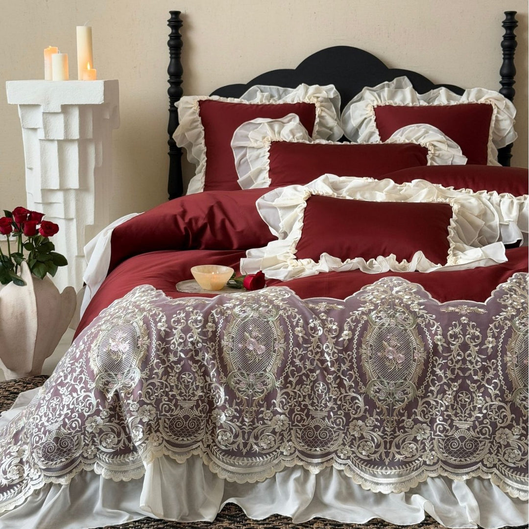 Luxuriöses Satin-Stickerei & durchsichtige Spitze Schichten Duvet Ensemble mit Rüscheneurobezügen