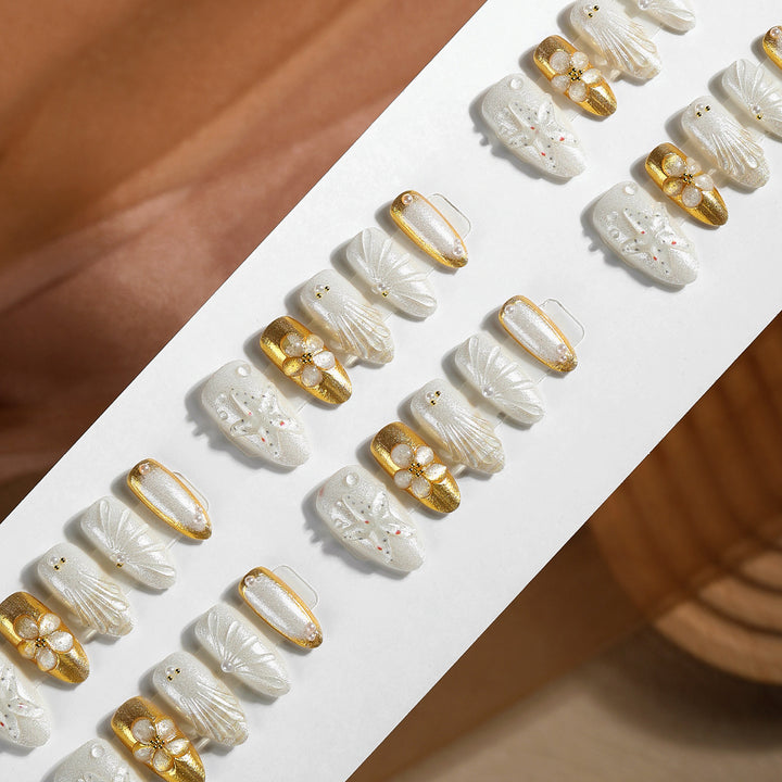 Kunstnagelset mit luxuriösen Glitzerverzierungen Karnz