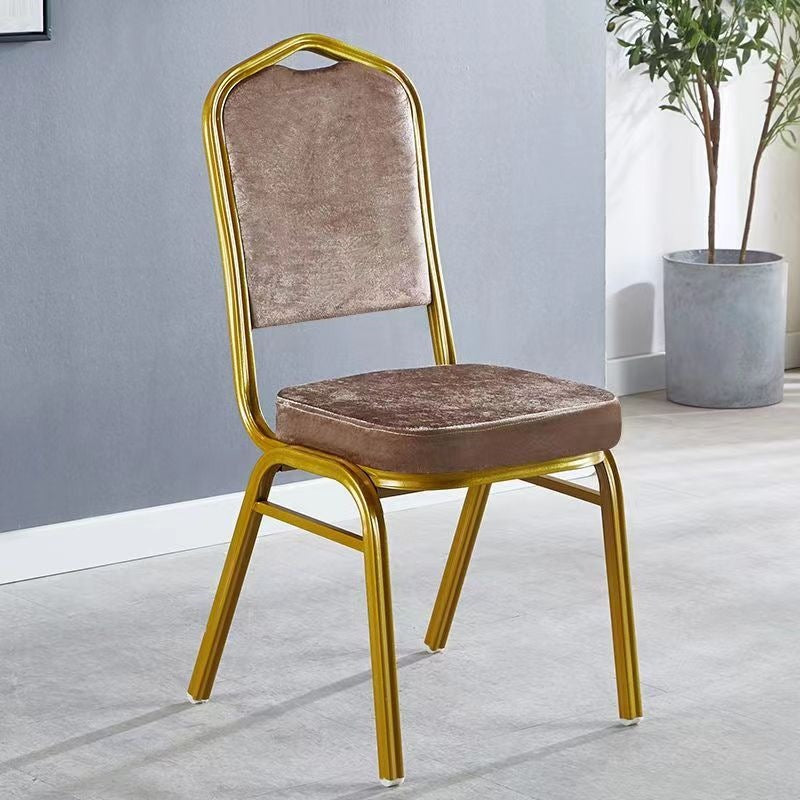 Eleganter gepolsterter Essstuhl mit goldenen Rahmen Karnz