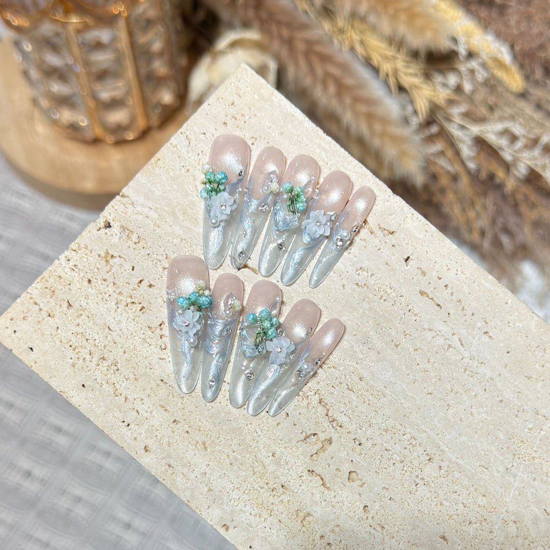 Elegante florale Stiletto-Nagelkunst Karnz