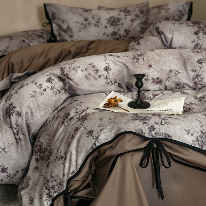 Feine Baumwollsatin-Bettwäschegarnitur mit floralem Print, dekorativen Bindebändern und Wendefunktion