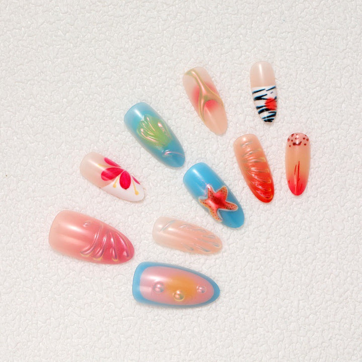 Kunstvolle Nagelspitzen mit maritimen Motiven Karnz