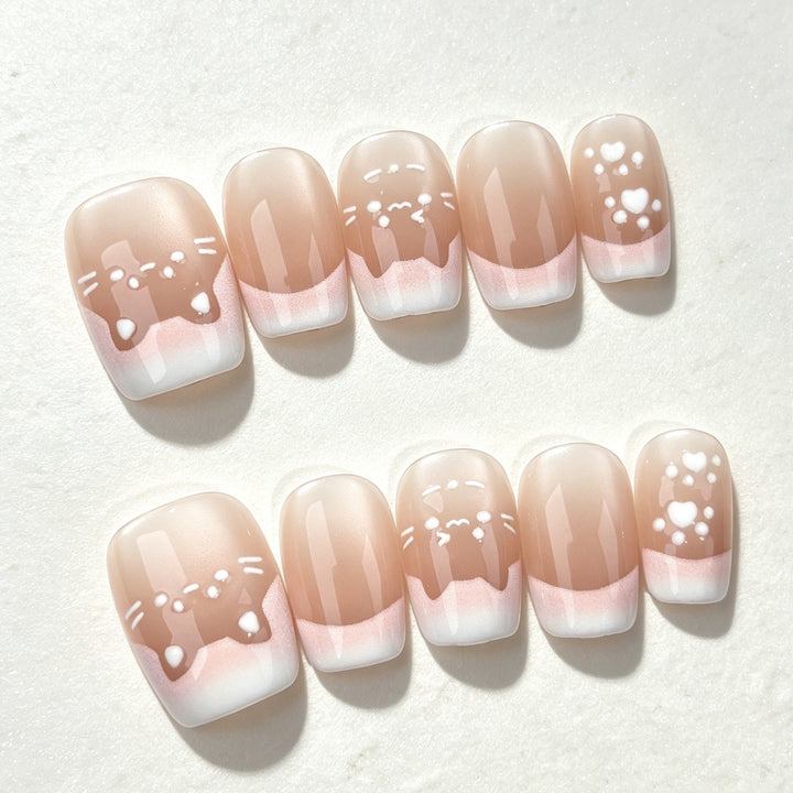 Künstlerisches Press-On-Nagelset mit verspielten Katzenmotiven