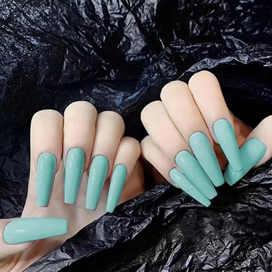 Kunstnagelset im eleganten Stiletto-Design Karnz