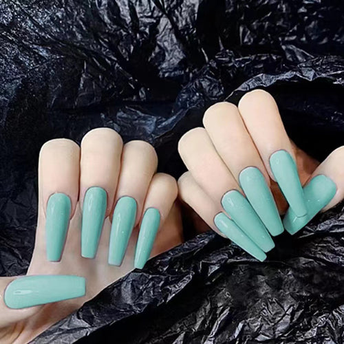 Kunstnagelset im eleganten Stiletto-Design Karnz