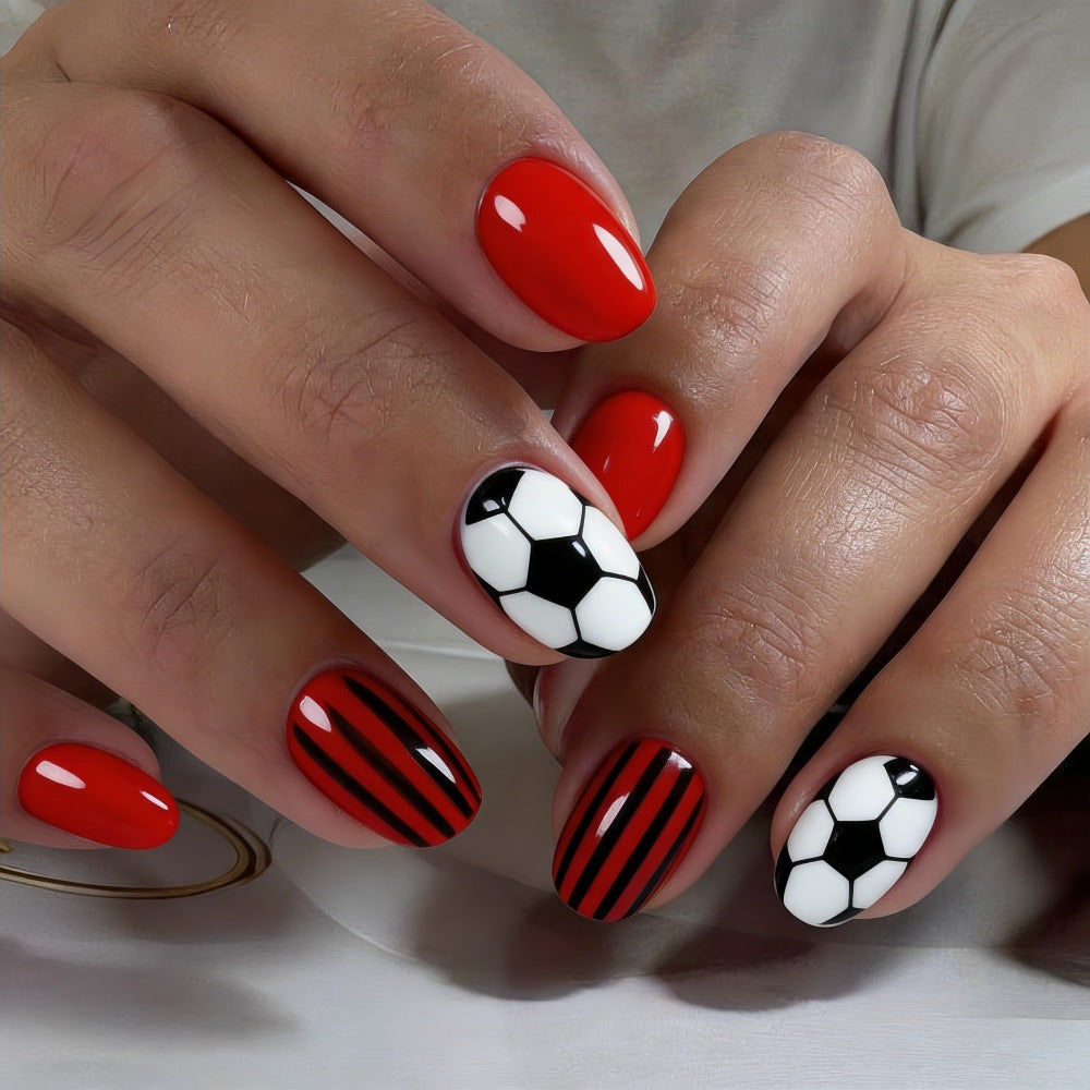 Überzeugende Kunstnägel mit Fußball-Motiv Karnz