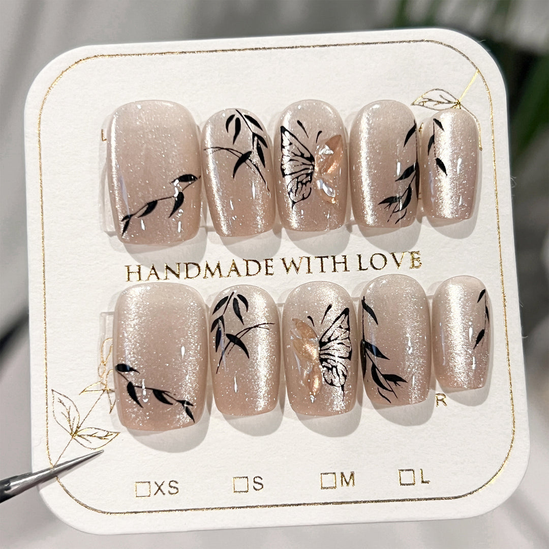 Künstliche Nagelverlängerungen mit floralem Butterfly-Design Karnz