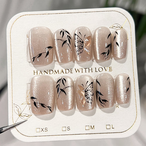Künstliche Nagelverlängerungen mit floralem Butterfly-Design Karnz