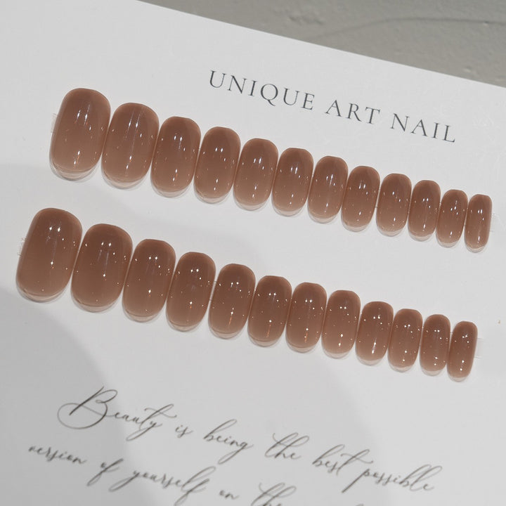 Glänzende elegante Nagelverzierungen