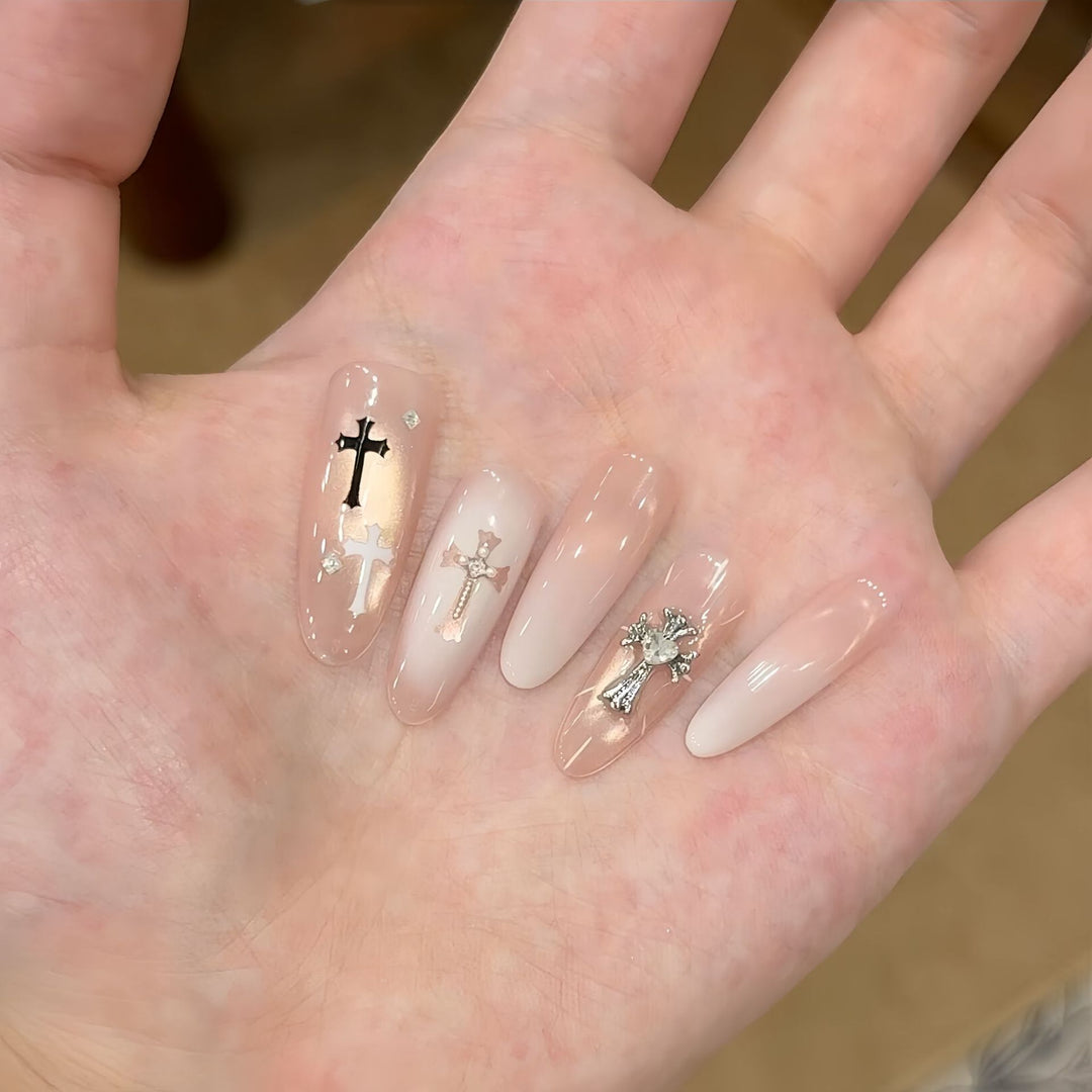 Elegante Kunstnägel mit Kreativen Designs Karnz