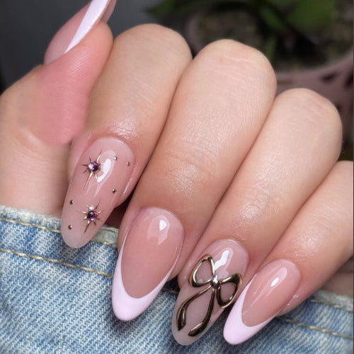 Dekoratives Press-On-Nagelset mit Schleifen- und Edelsteinakzenten Karnz
