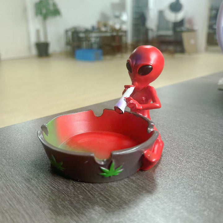 Abstrakte Aschenbecher Figur Karnz