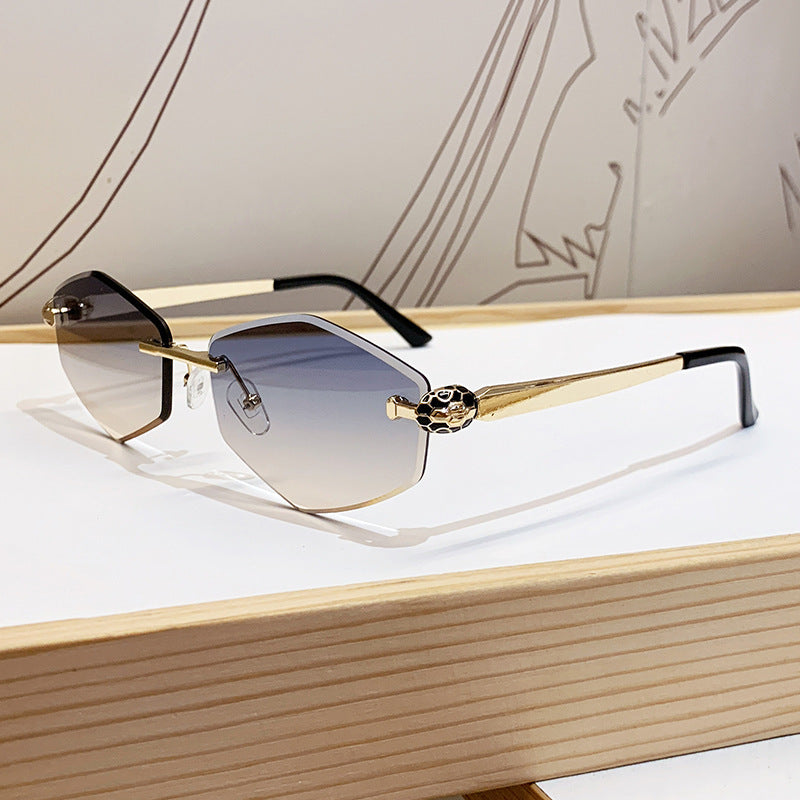 Damen Designer Sonnenbrille mit hexagonalem Rahmen und goldenen Akzenten Karnz