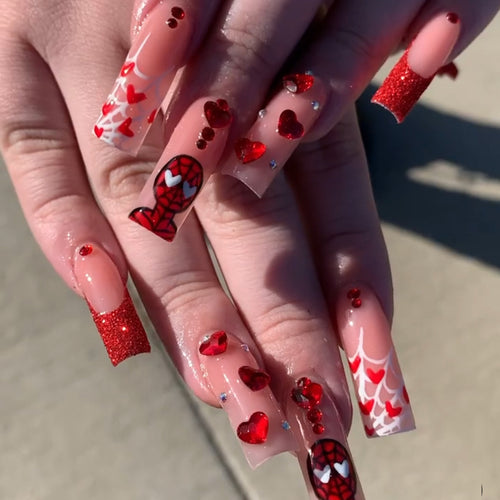 Luxus Press-On Nail Set mit glamourösen Herz- und Glitzerdesigns Karnz