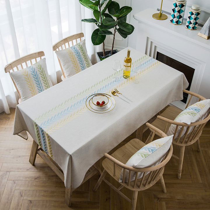 Elegante Tischdecke mit Blattmuster