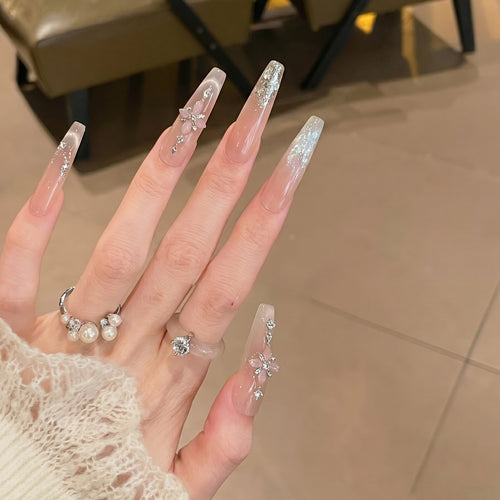 Glamouröse lange Stiletto-Nagelspitzen Karnz