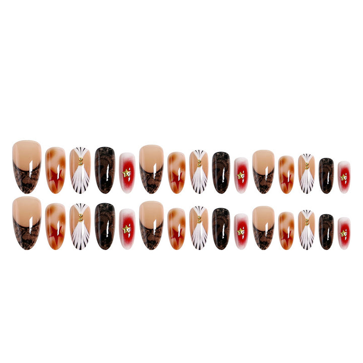 Kunstvolle Nagelspitzen mit glamourösem Design Karnz