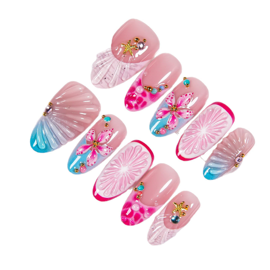 Künstlerisches Press-On Nail Set mit floralen Akzenten