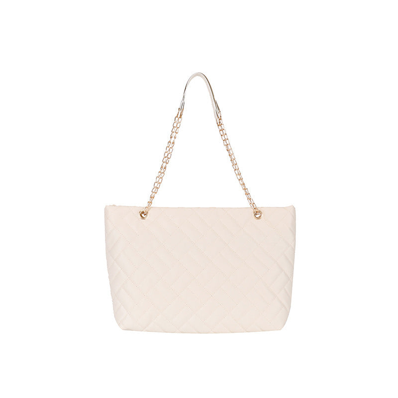 Elegante gesteppte Tote mit Kettenhenkeln