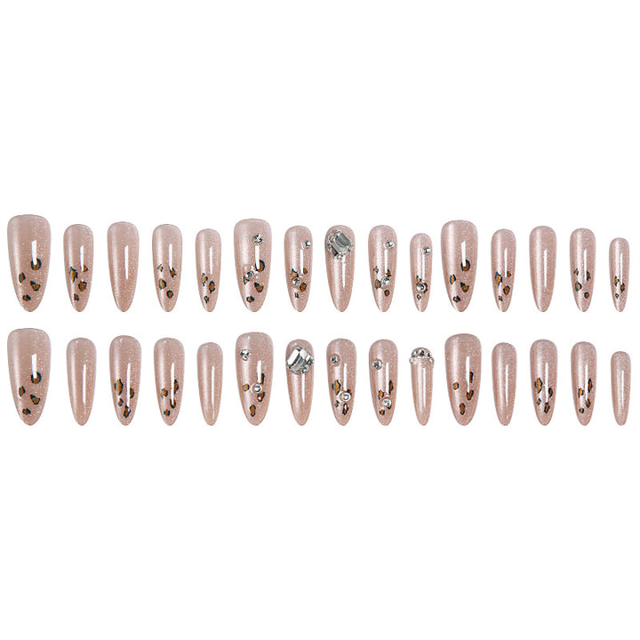 Glamouröses Kunstnagelset mit lustigem Leoparden-Muster und glitzernden Akzenten Karnz