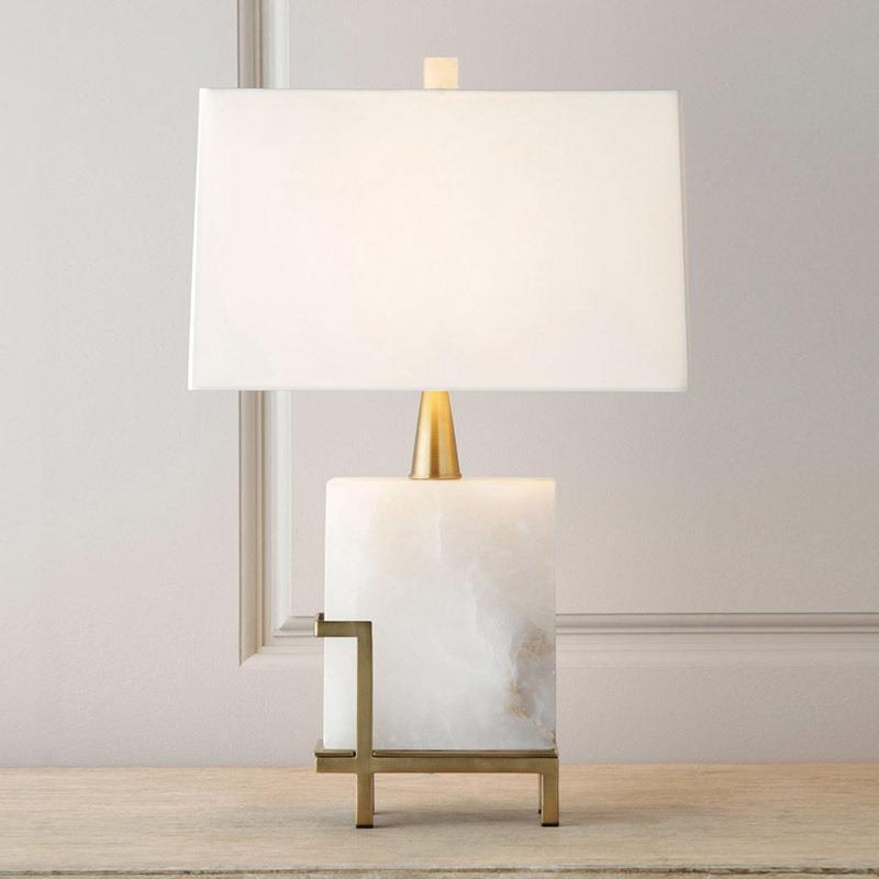 Luxuriöse Alabaster Tischlampe mit Messingbasis