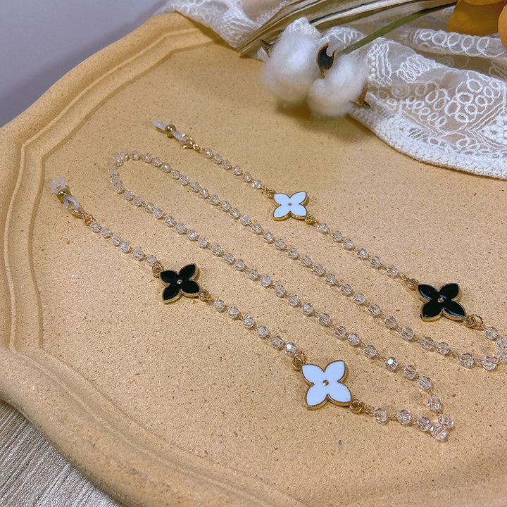 Elegante Perlenkette mit Blütenanhängern Karnz