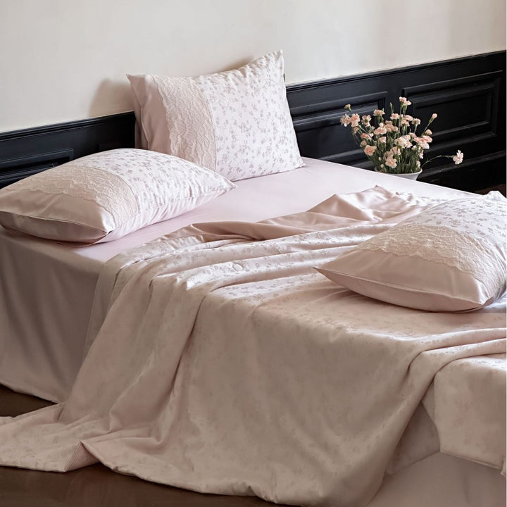 Luxuriöses Satin-Bettwäsche-Set mit Spitzenapplikation und Jacquardmuster