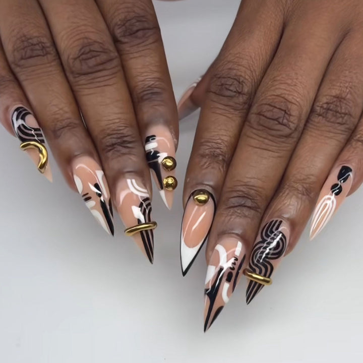 Künstlerische Stiletto-Nagelverlängerungen Karnz