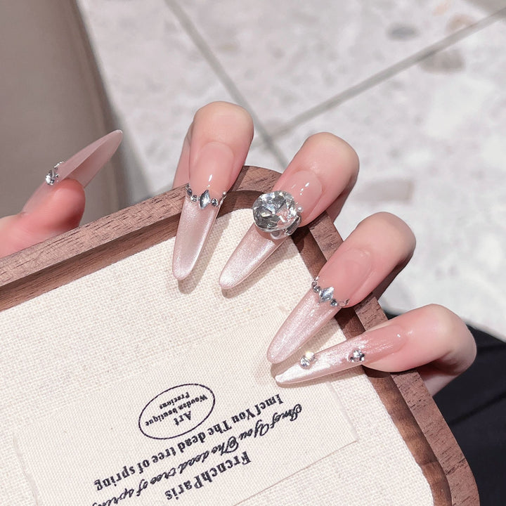 Luxuriöse glitzernde Stiletto-Nagelverlängerungen Karnz