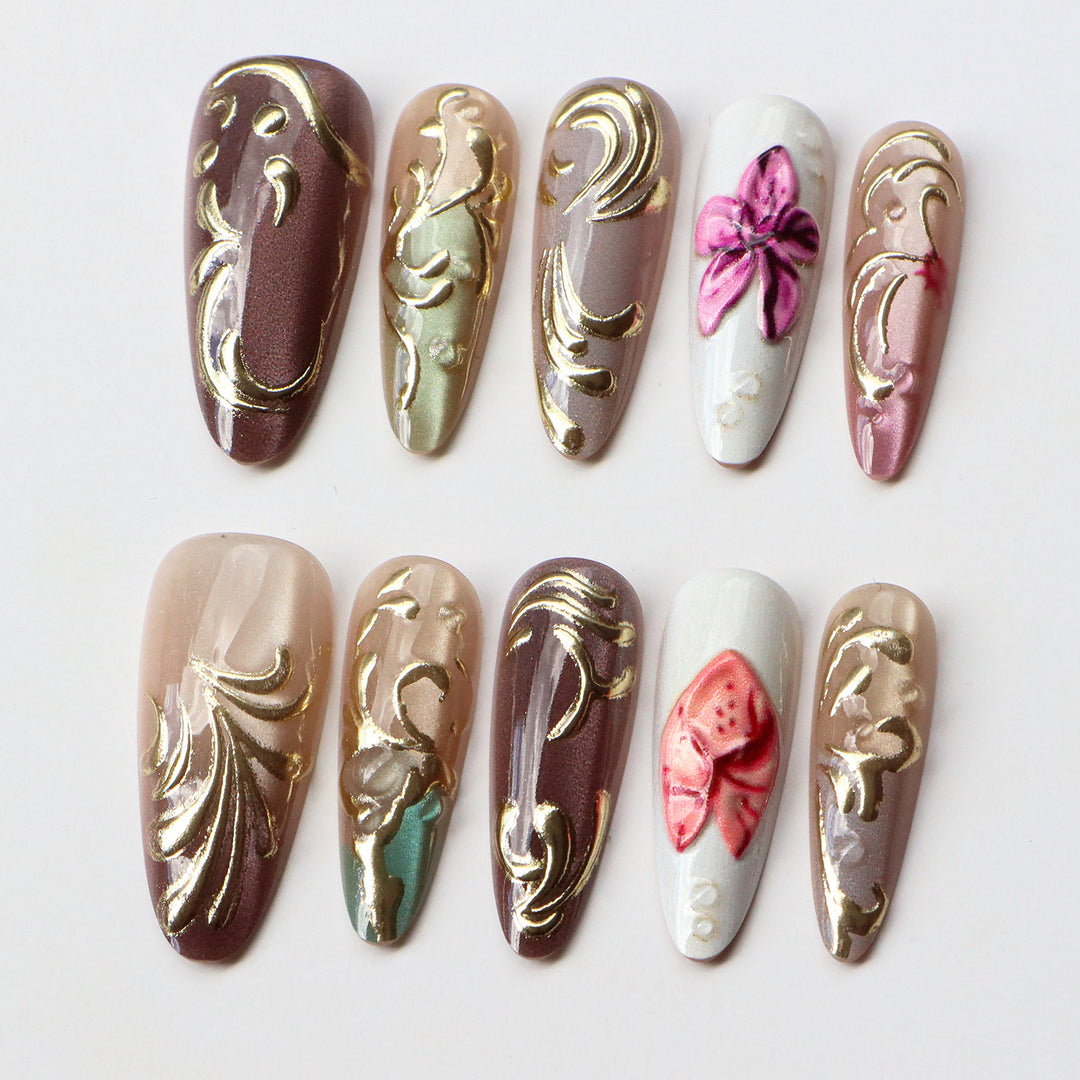 Künstlerisches Press-On-Nagelset mit floralen Verzierungen