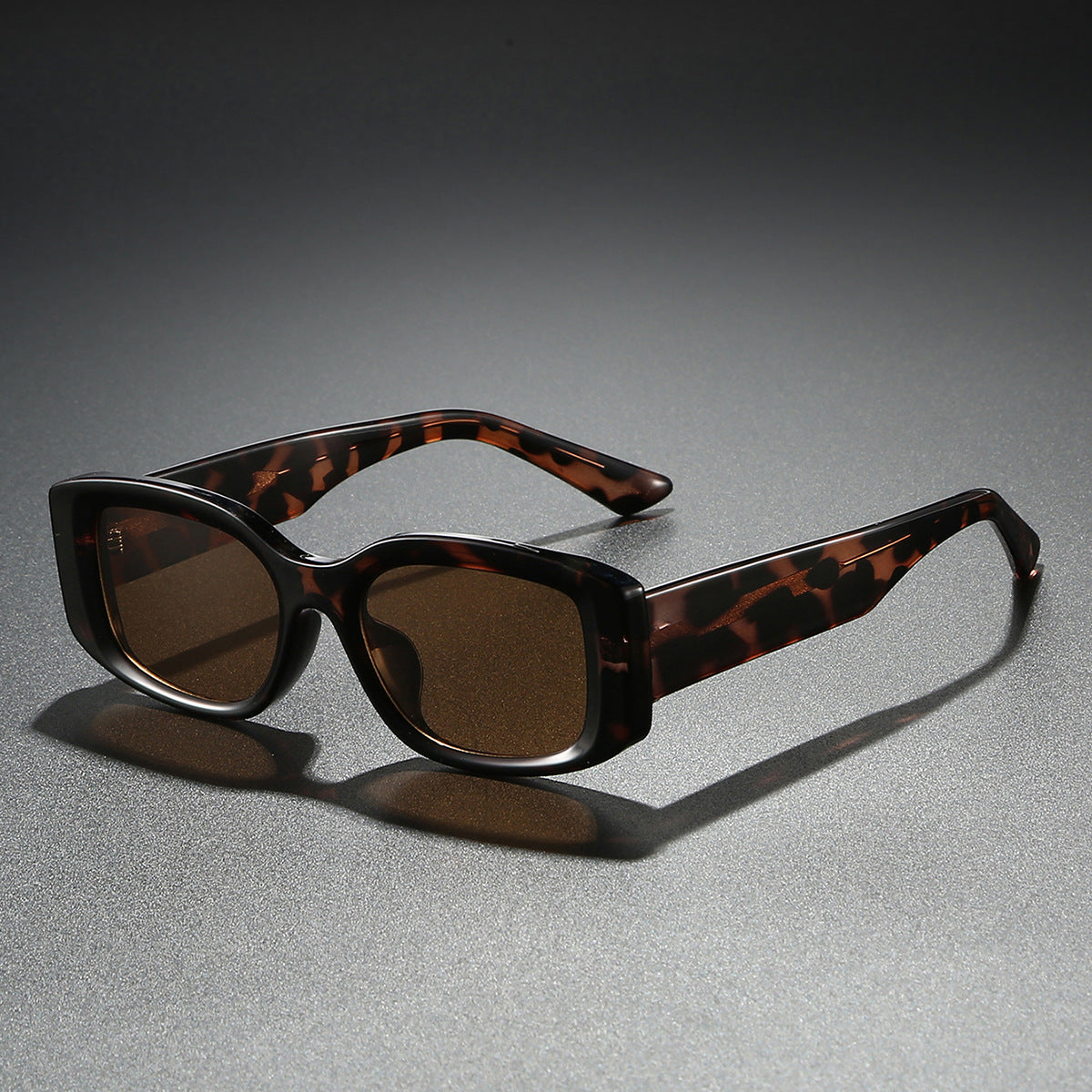 Damen modische Sonnenbrille im stylischen, eckigen Rahmen Karnz