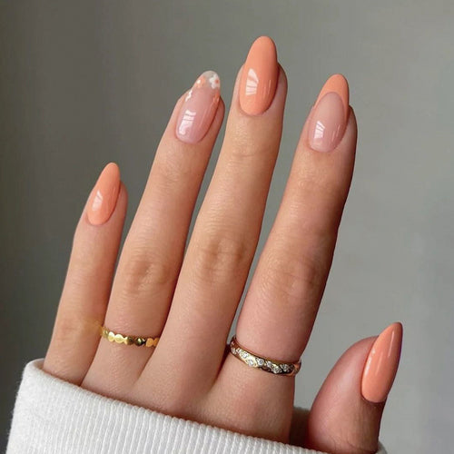 Künstliche Nagelkunst mit elegantem Blumendesign Karnz